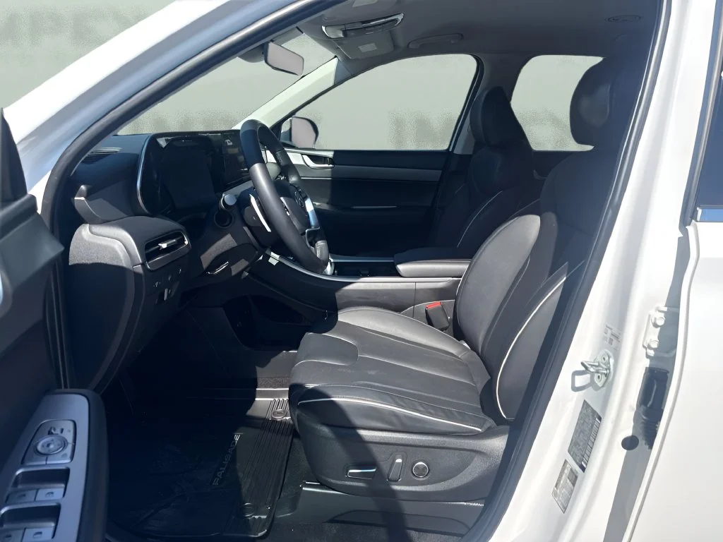 Used 2023 White Hyundai SEL image 9