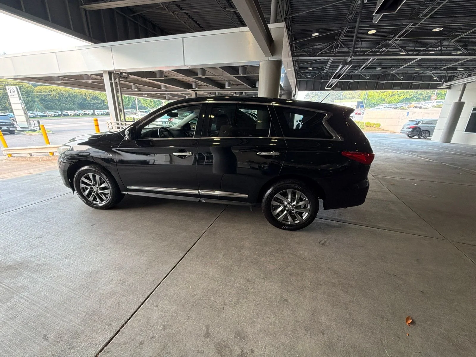 Used 2014 Black Obsidian INFINITI Base image 11