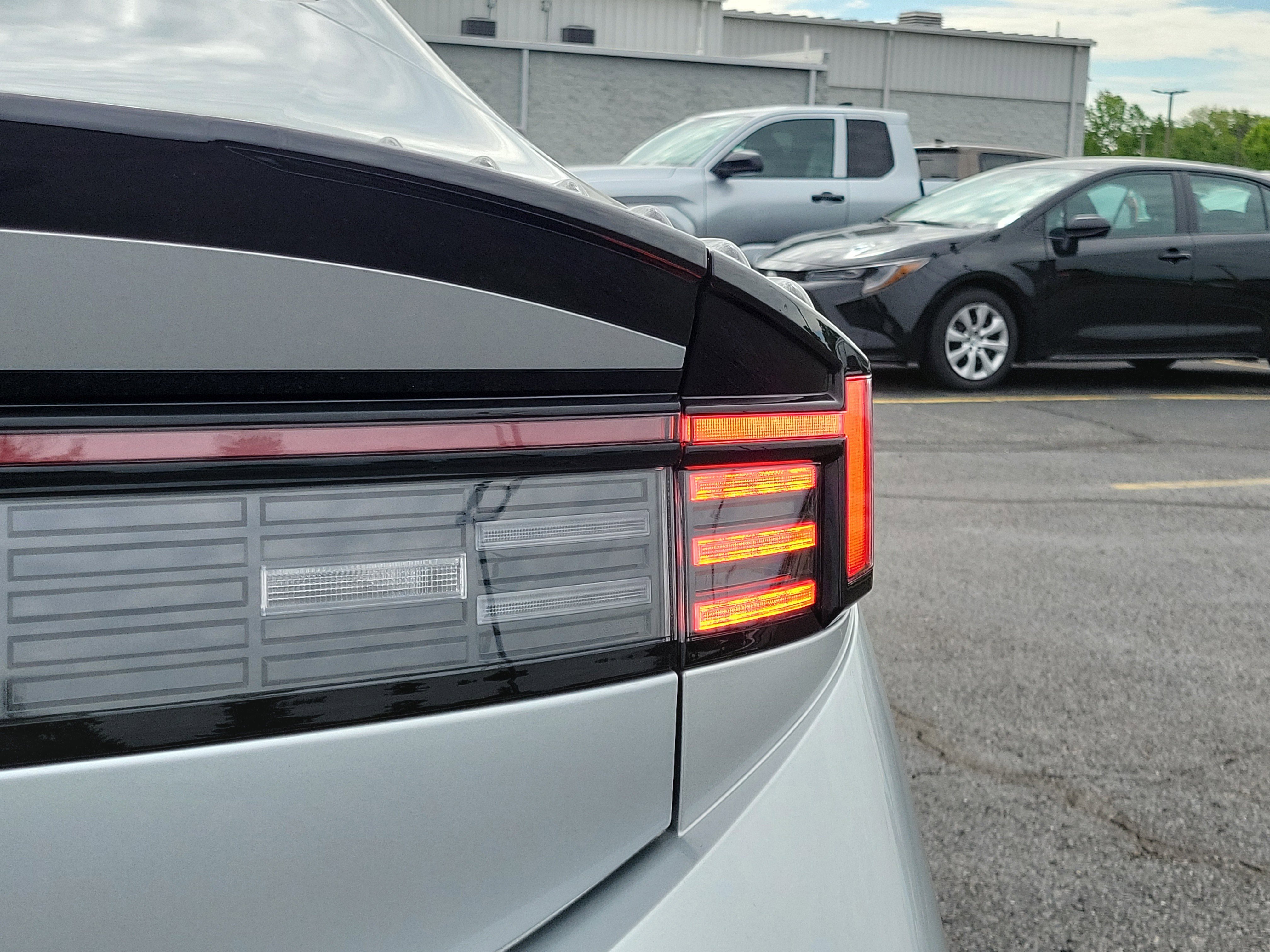 Used 2025 Aero Silver Hyundai SEL image 7