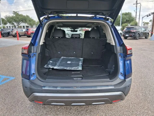 Used 2023 Blue Nissan SL image 7