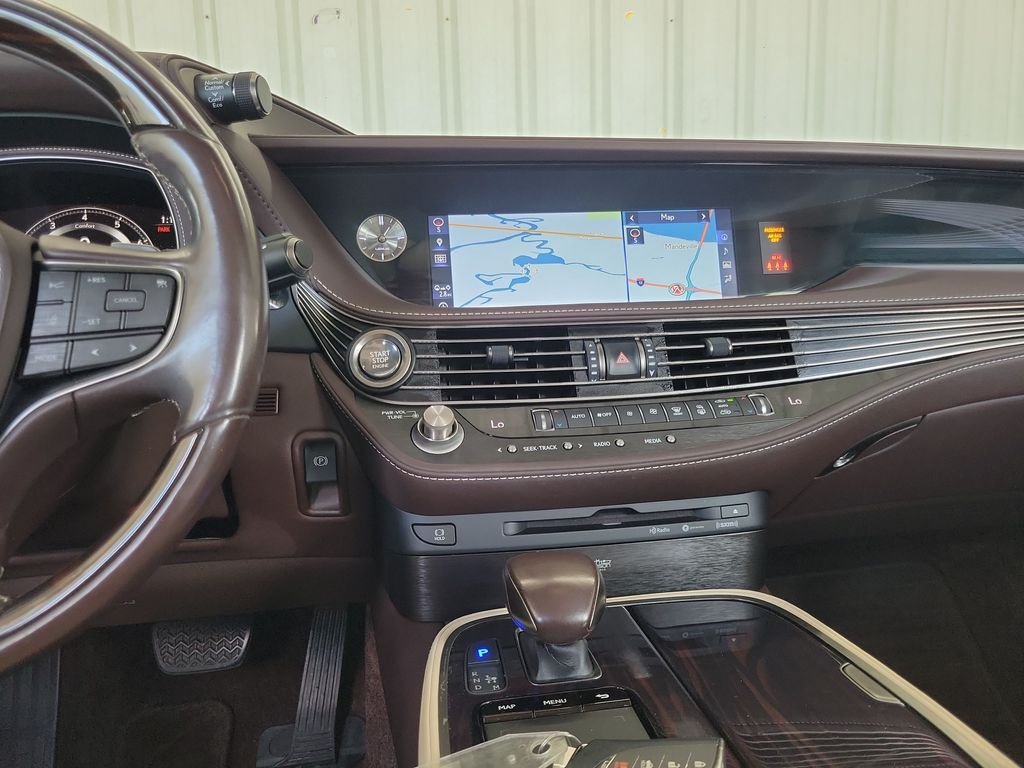 Used 2018 White Lexus 500 Base image 31
