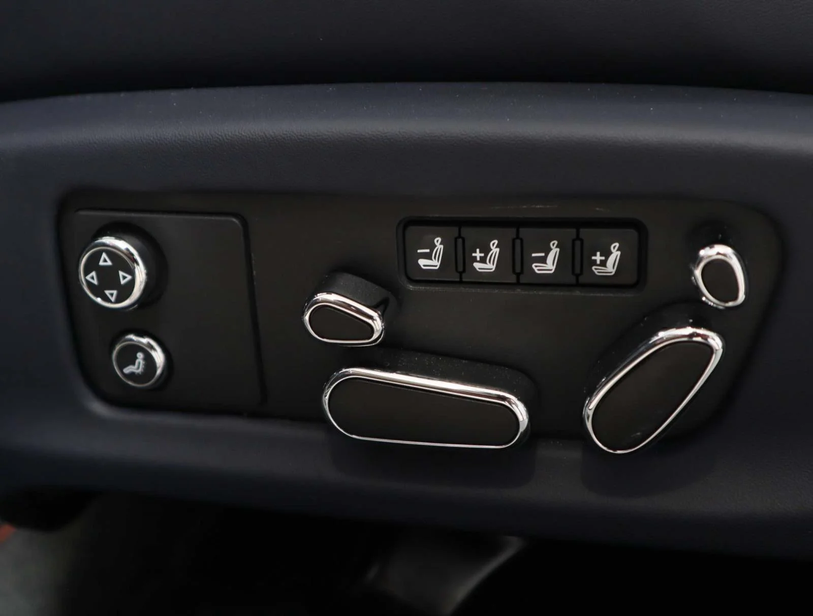 Used 2025 Glacier White Bentley GT Speed Convertible image 23