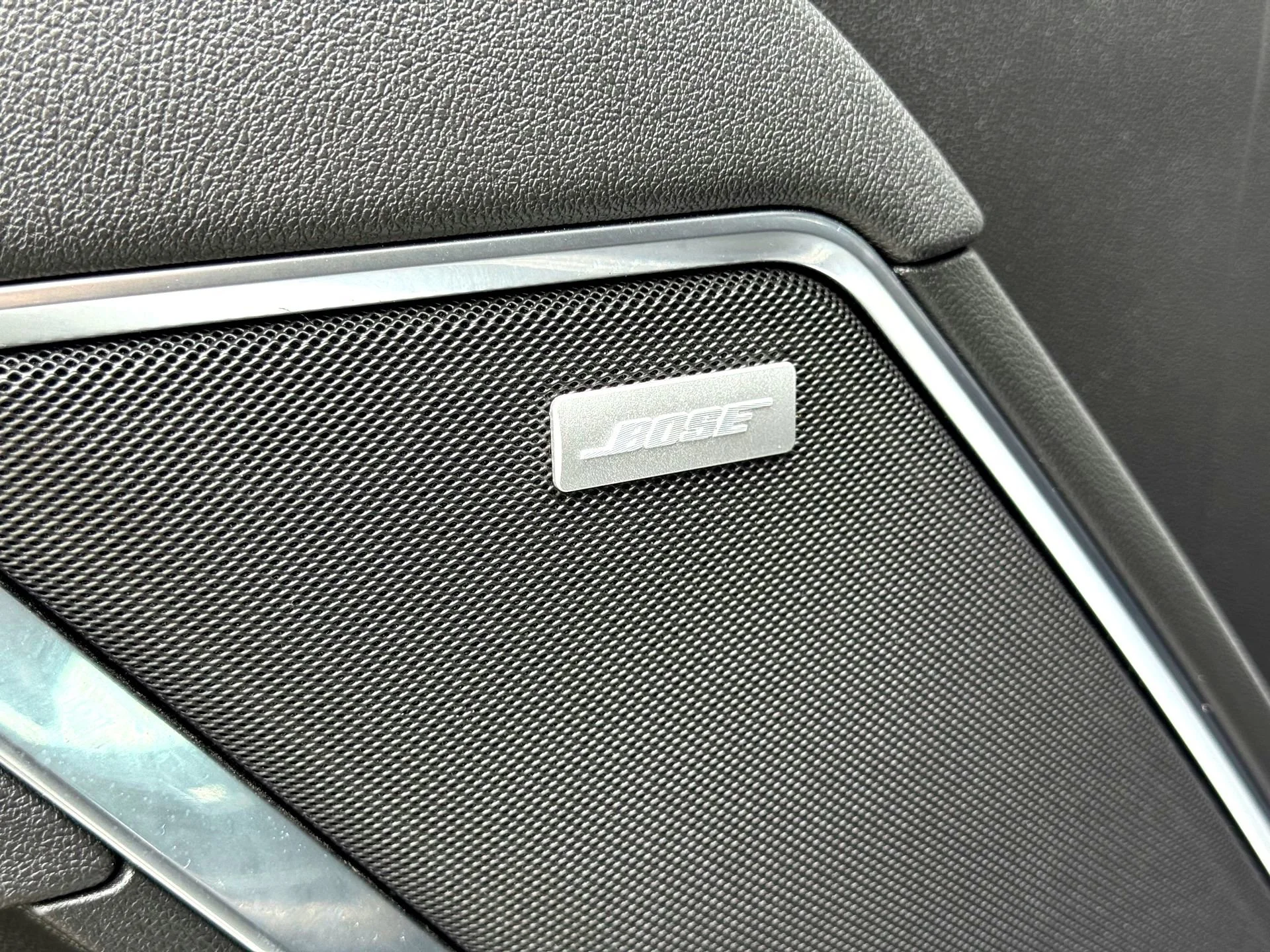 Used 2025 Summit White Chevrolet LTZ image 15