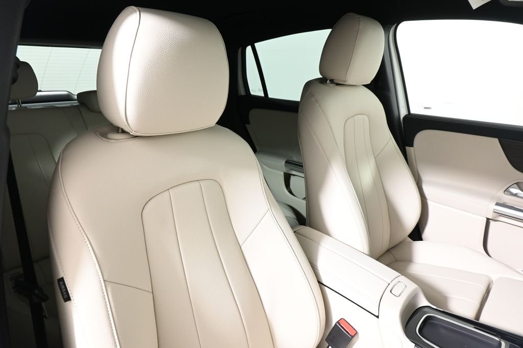 New 2026 Polar White Mercedes-Benz GLA 250 image 30
