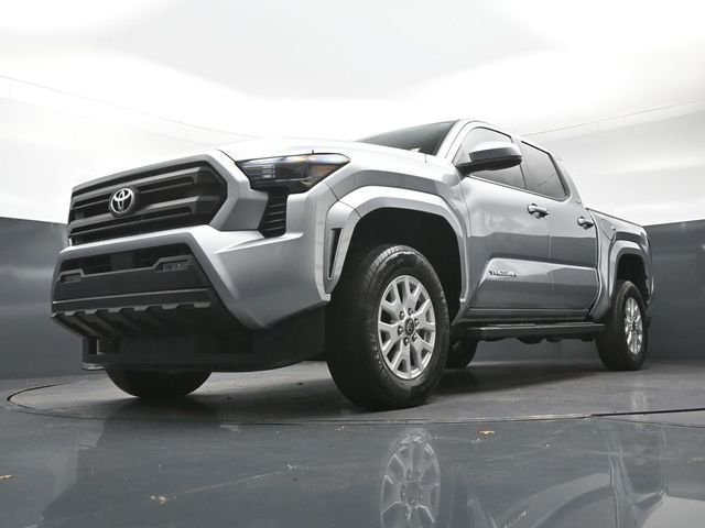 Used 2025 Silver Toyota SR5 image 26