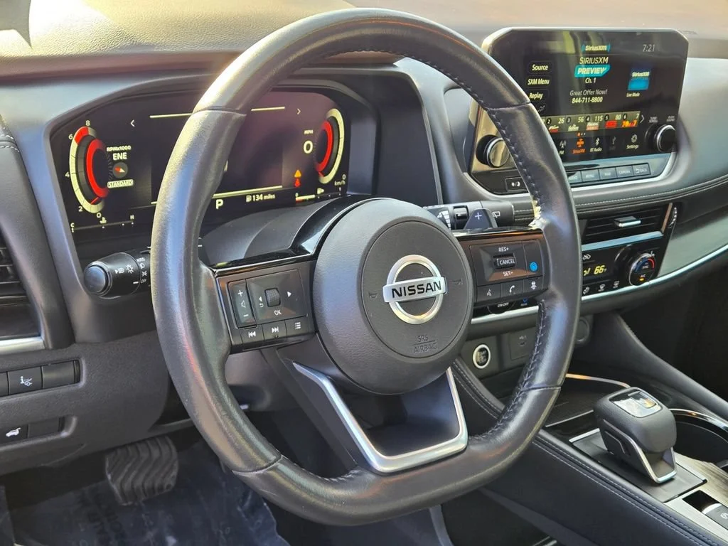 Used 2021 Boulder Gray Pear Nissan Platinum image 18
