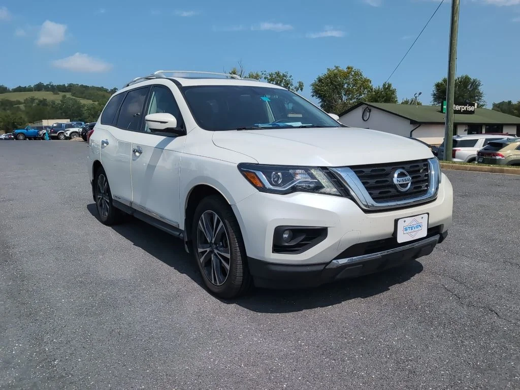 Certified Used 2020 White Nissan Platinum image 3