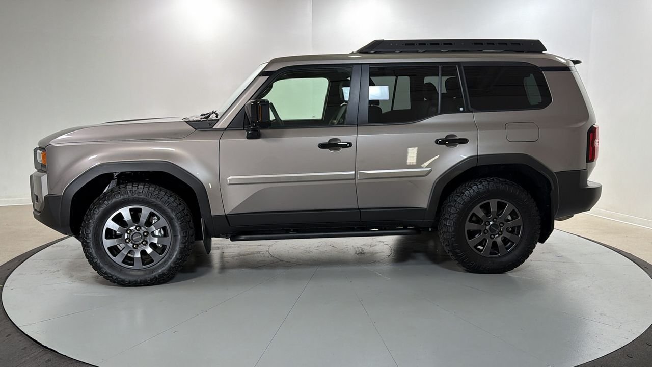 Certified Used 2025  Toyota Base image 8