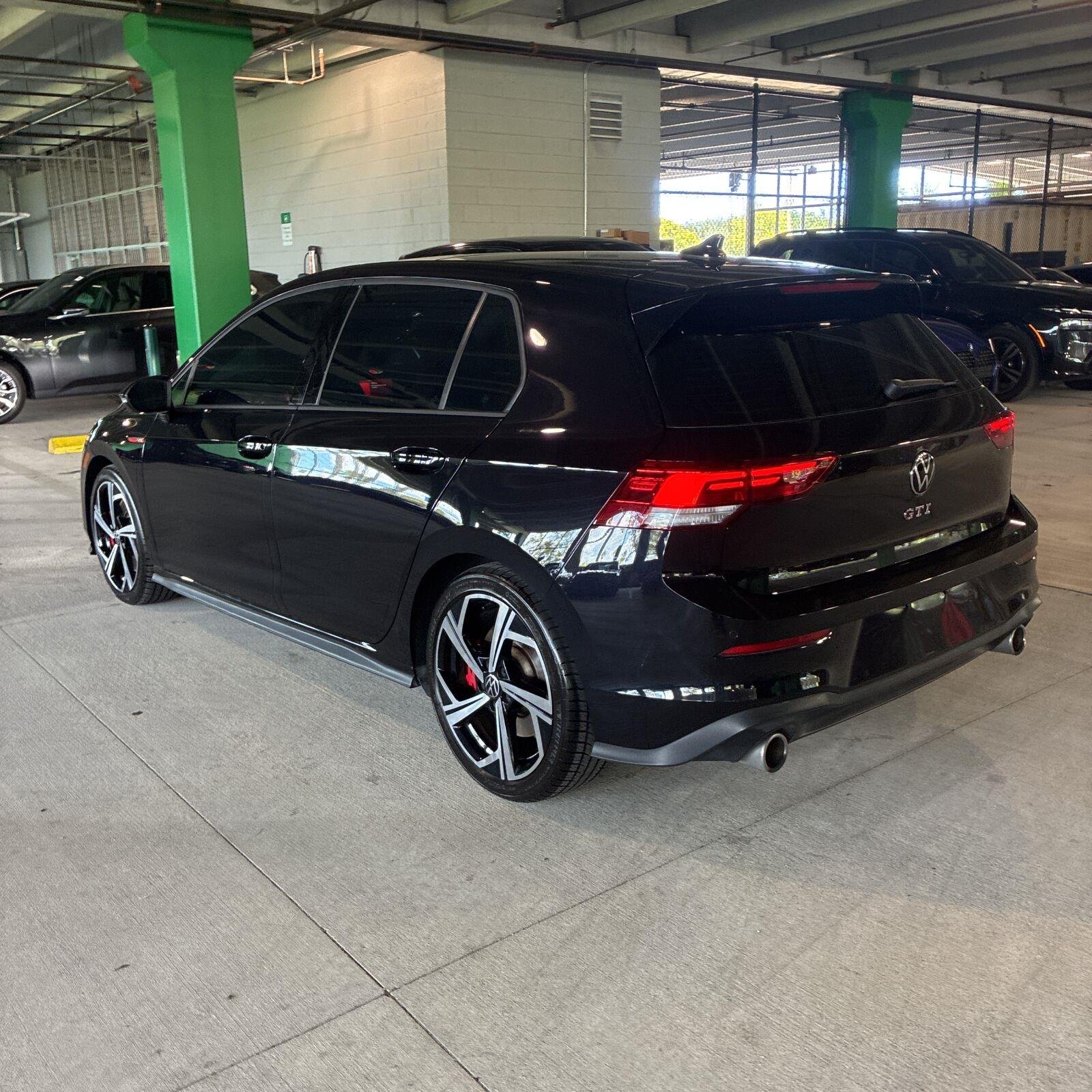 Used 2024 Deep Black Pearl Volkswagen SE image 3