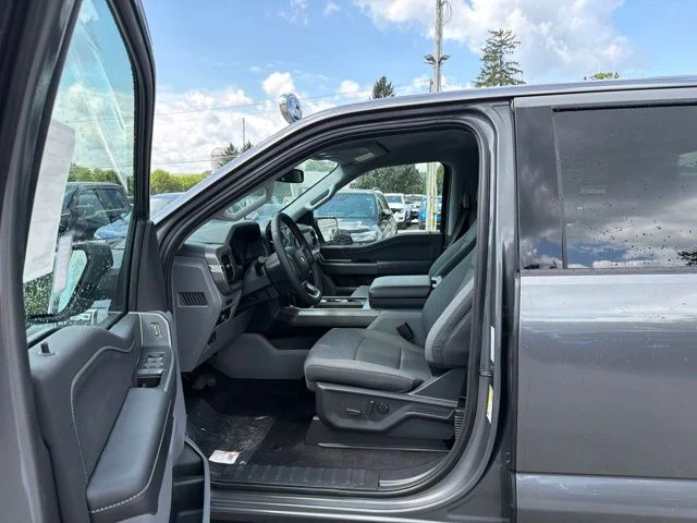 New 2026 Carbonized Gray Metallic Ford XLT image 15