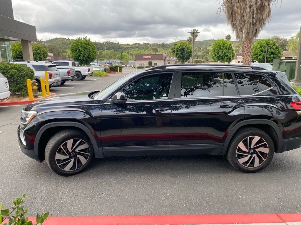Used 2024 Black Volkswagen 2.0T SE w/Technology image 4