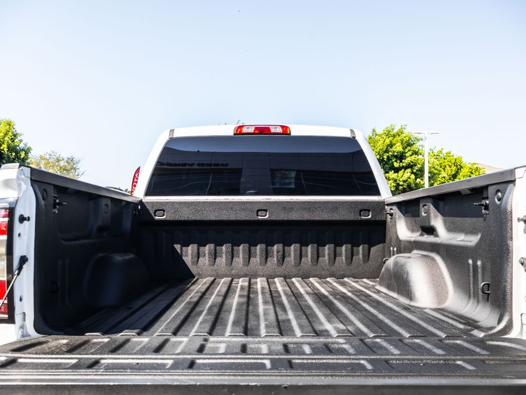 Used 2018 White GMC SLT image 16