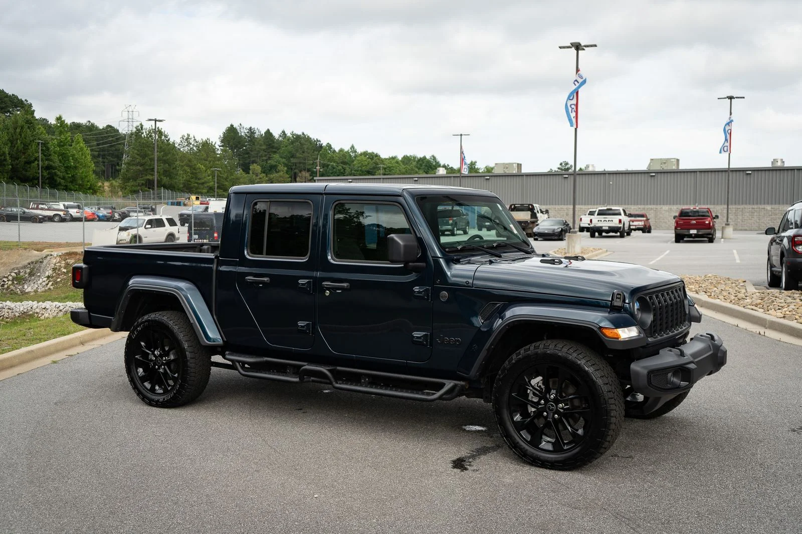 Used 2025 Blue Pearl Jeep Nighthawk image 12
