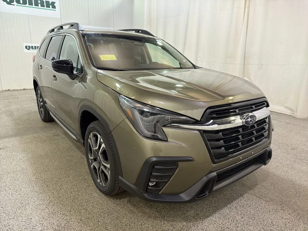 New 2026 Autumn Green Metallic Subaru Limited image 3