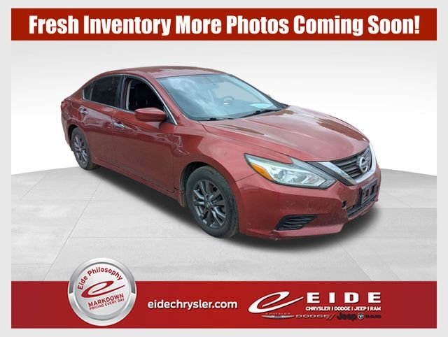 Used 2016 Red Nissan 2.5 S image 1