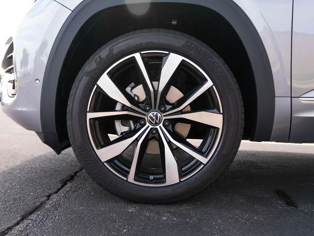 New 2026 Silver Volkswagen 2.0T SEL Premium R-Line image 9