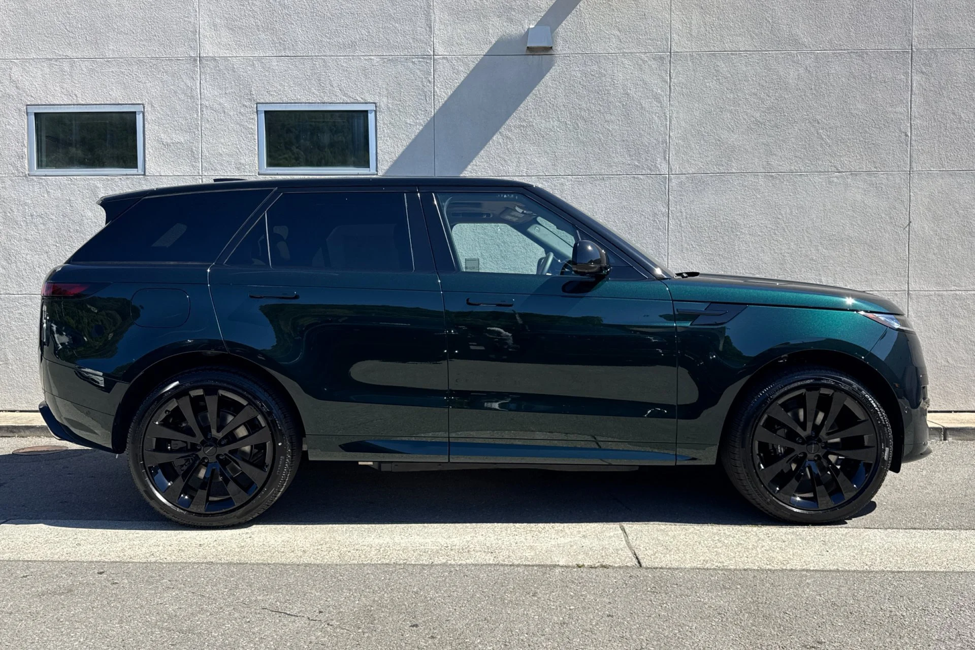 New 2026 British Racing Green Land Rover Dynamic SE image 8