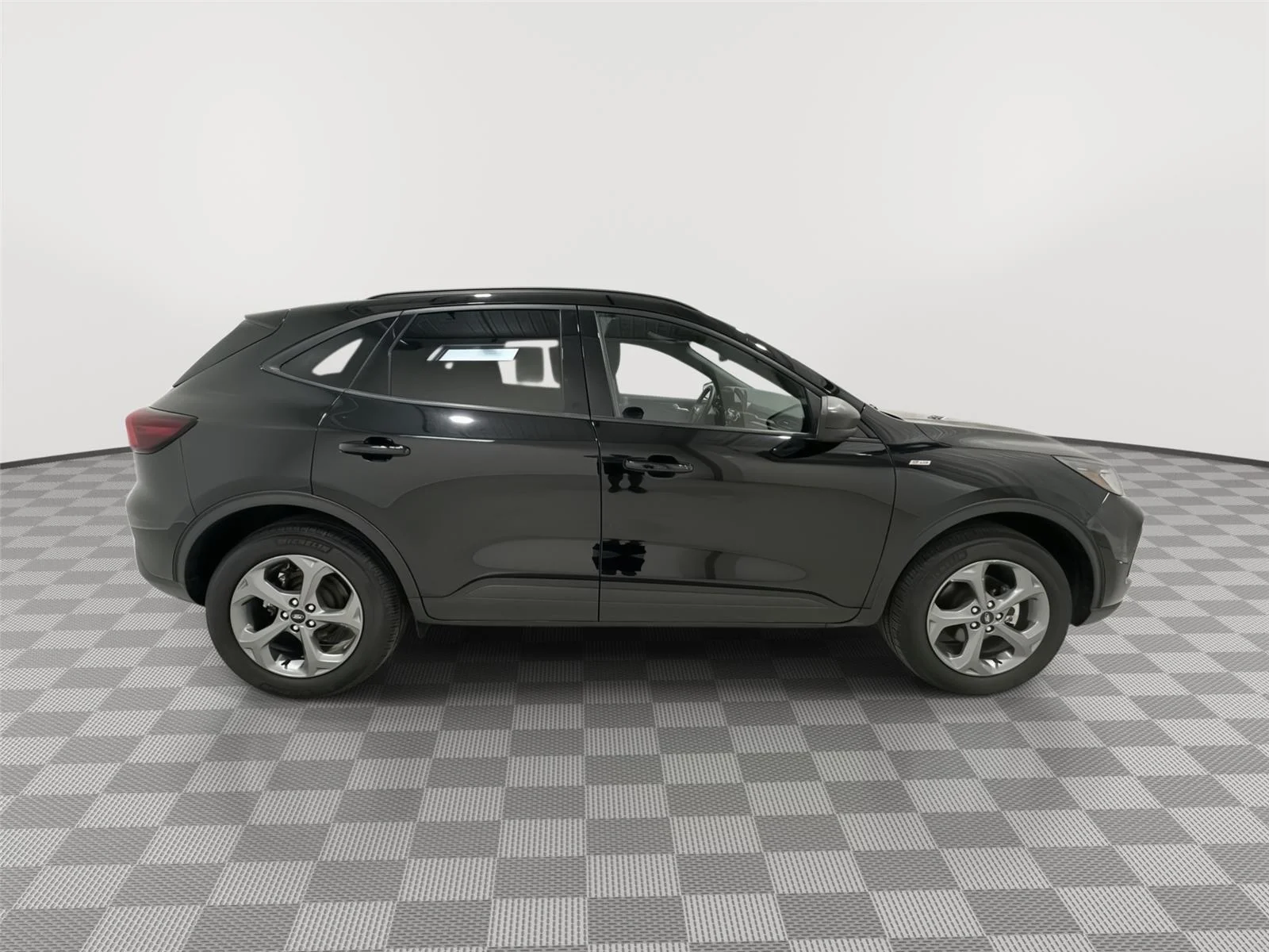 Used 2025 Agate Black Metallic Ford ST-Line image 4