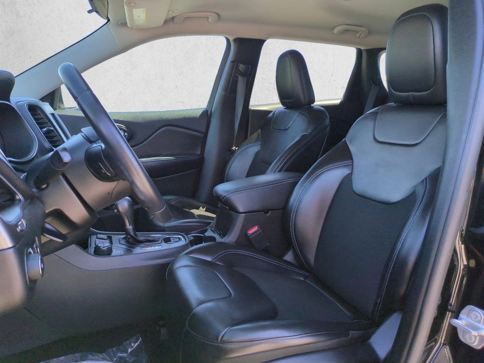 Used 2019 Diamond Black Crystal Pearlcoat Jeep Latitude Plus image 15