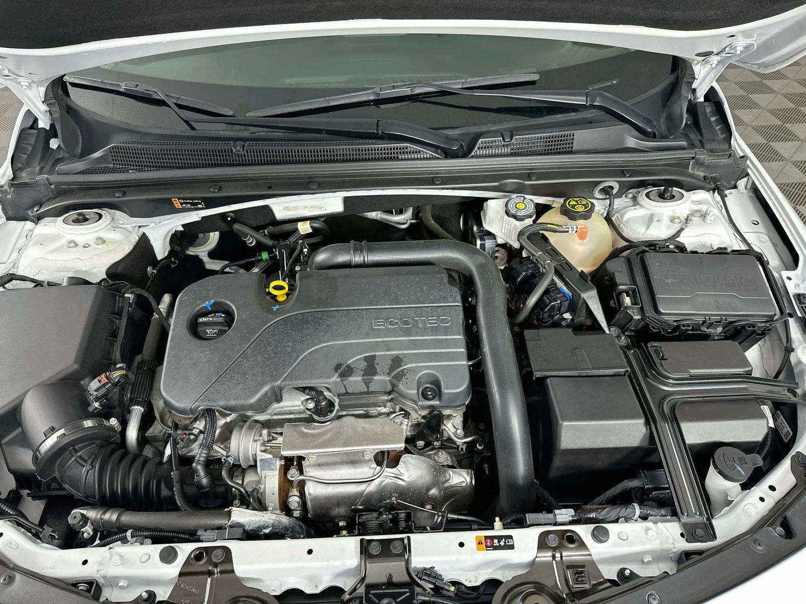 Used 2023 Summit White Chevrolet LT image 31
