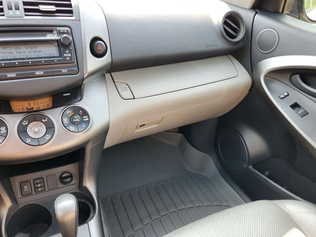 Used 2012 Blizzard Pearl Toyota Limited image 30