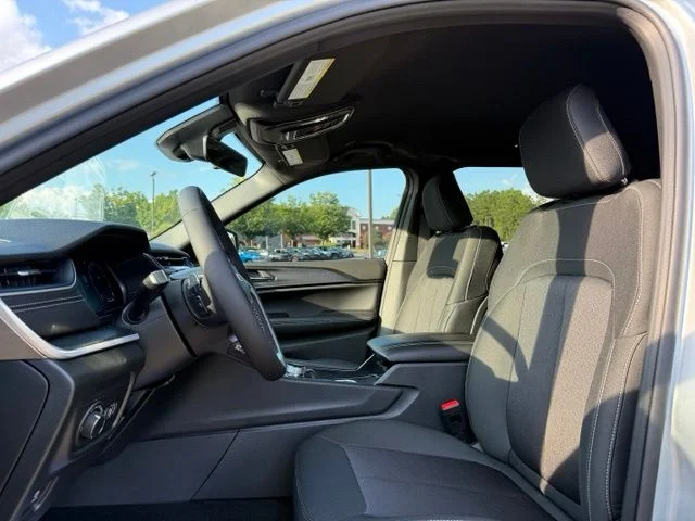 New 2026 Silver Zynith Exterior Paint Jeep Laredo image 23