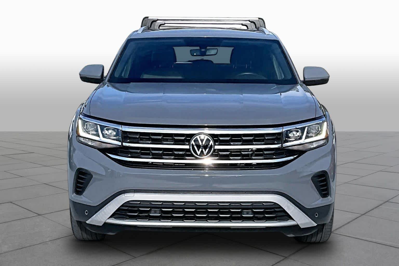 Used 2022 Pure Gray Volkswagen 2.0T SE w/Technology image 4