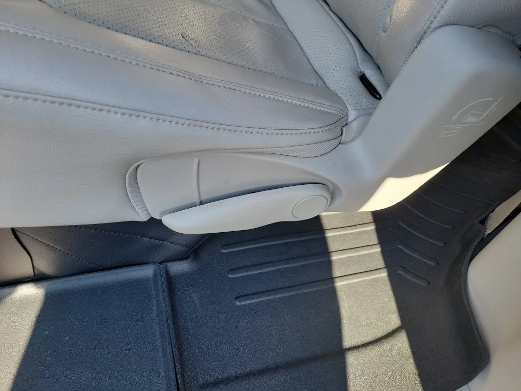 Used 2018 Gray Chrysler Touring L image 19