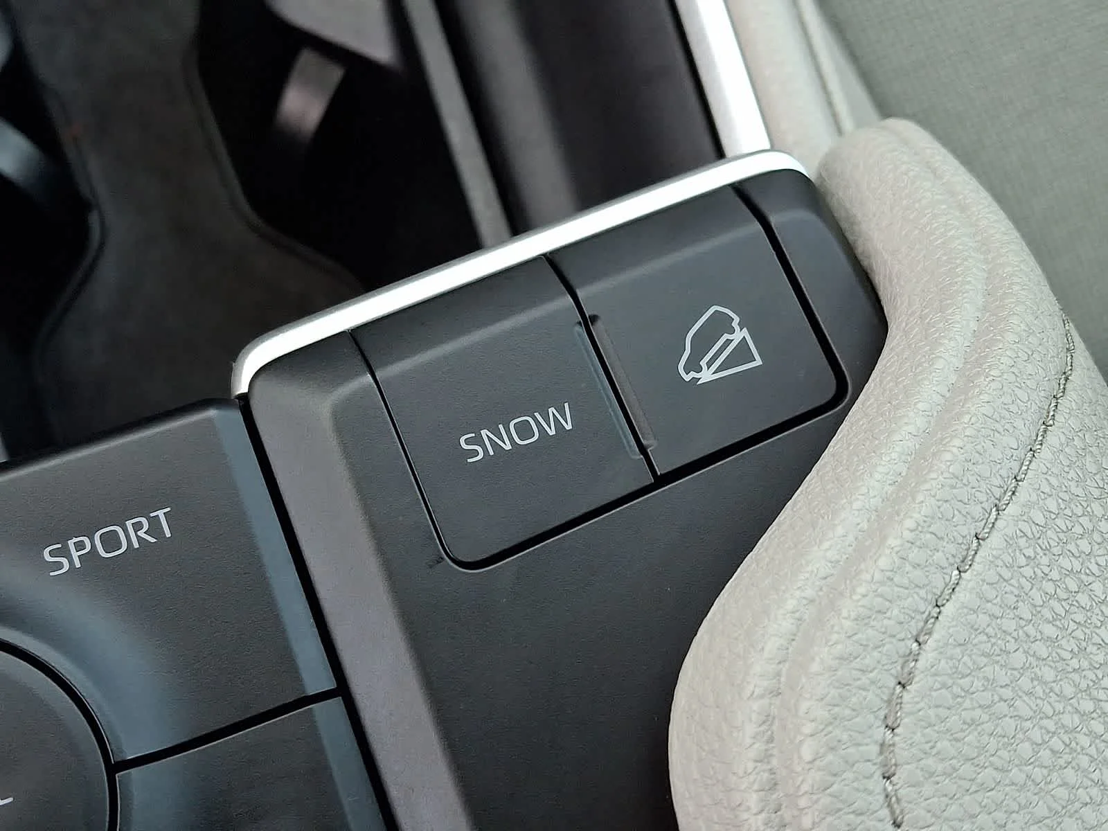 Used 2025 Storm Cloud Toyota LE image 31