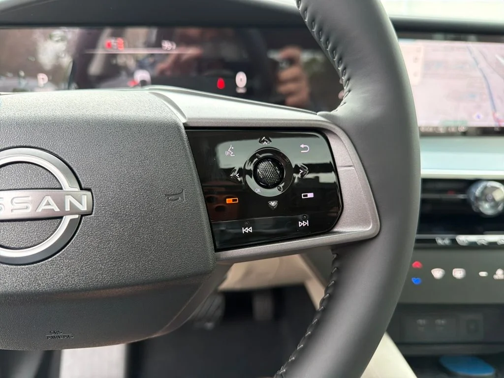 New 2026 White Nissan SL image 22