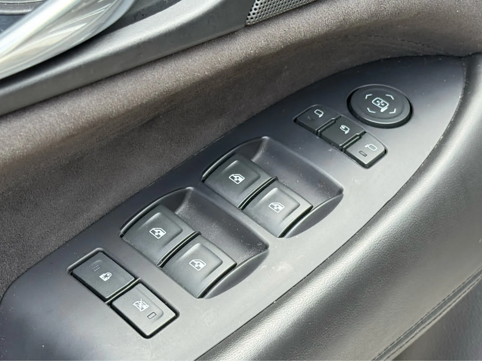 Used 2019 Radiant Silver Metallic Cadillac Platinum image 19
