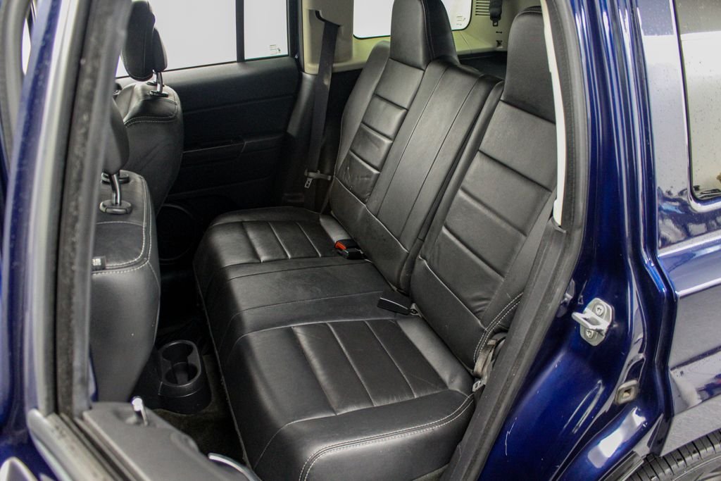 Used 2017 Blue Jeep Latitude image 23