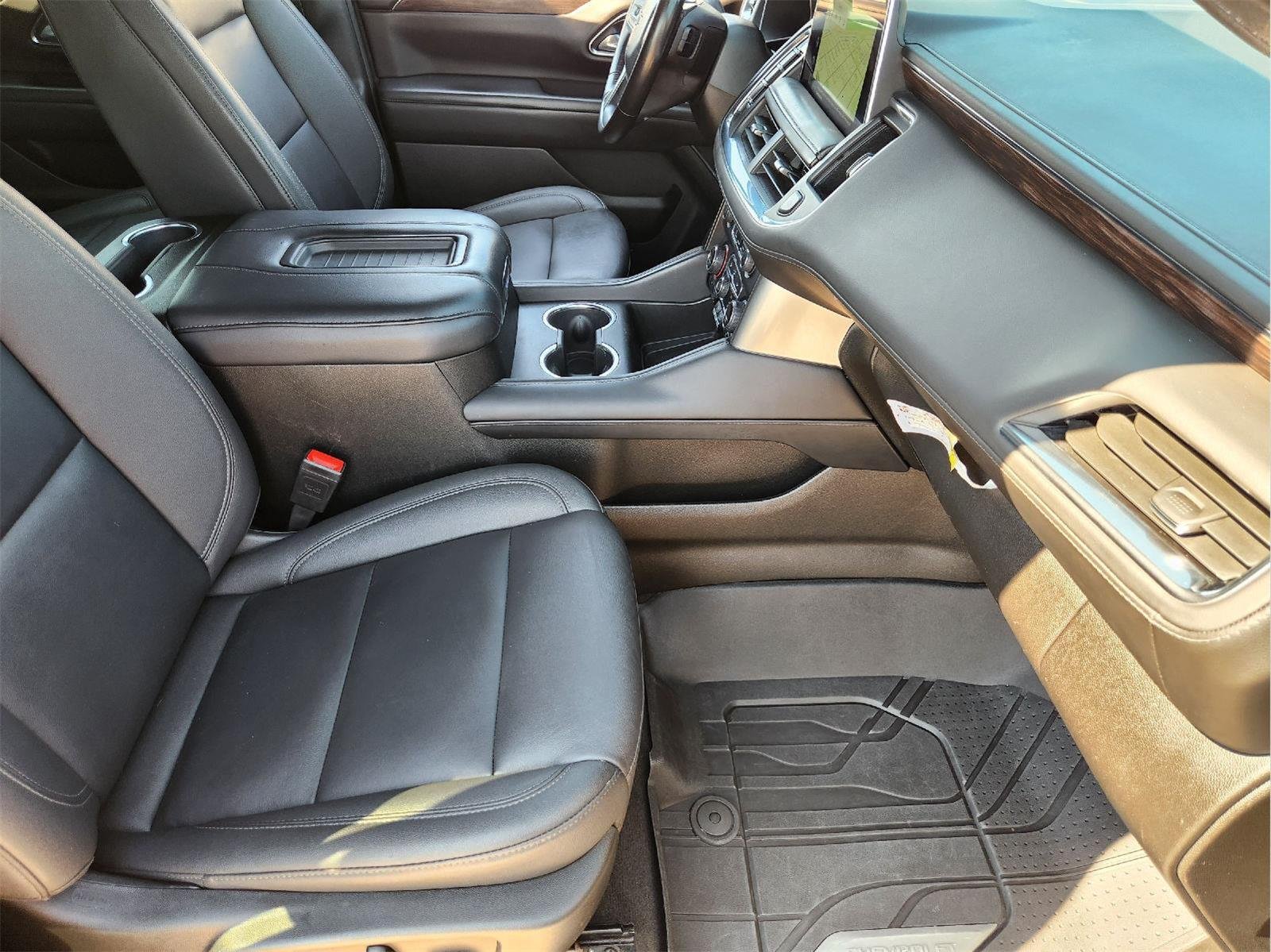 2024 Chevrolet Suburban photo 11 of 32