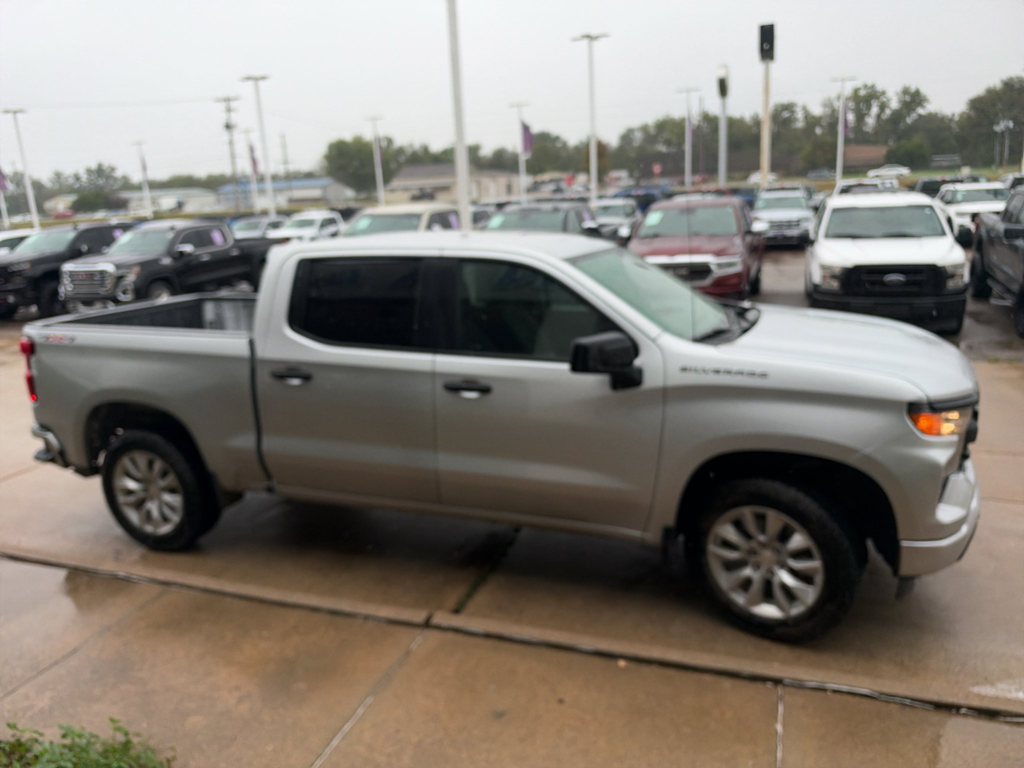 Used 2022 Silver Ice Metallic Chevrolet Custom image 5