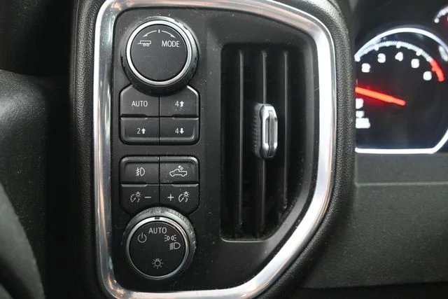 Used 2021 Summit White Chevrolet LT Trail Boss image 21
