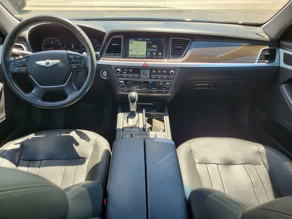 Used 2015 Black Hyundai 3.8 image 9