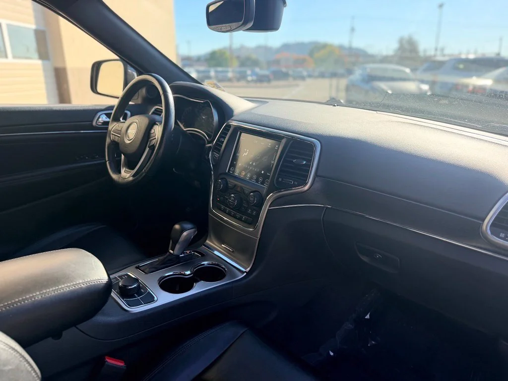 Used 2018 True Blue Pearlcoat Jeep Limited image 13
