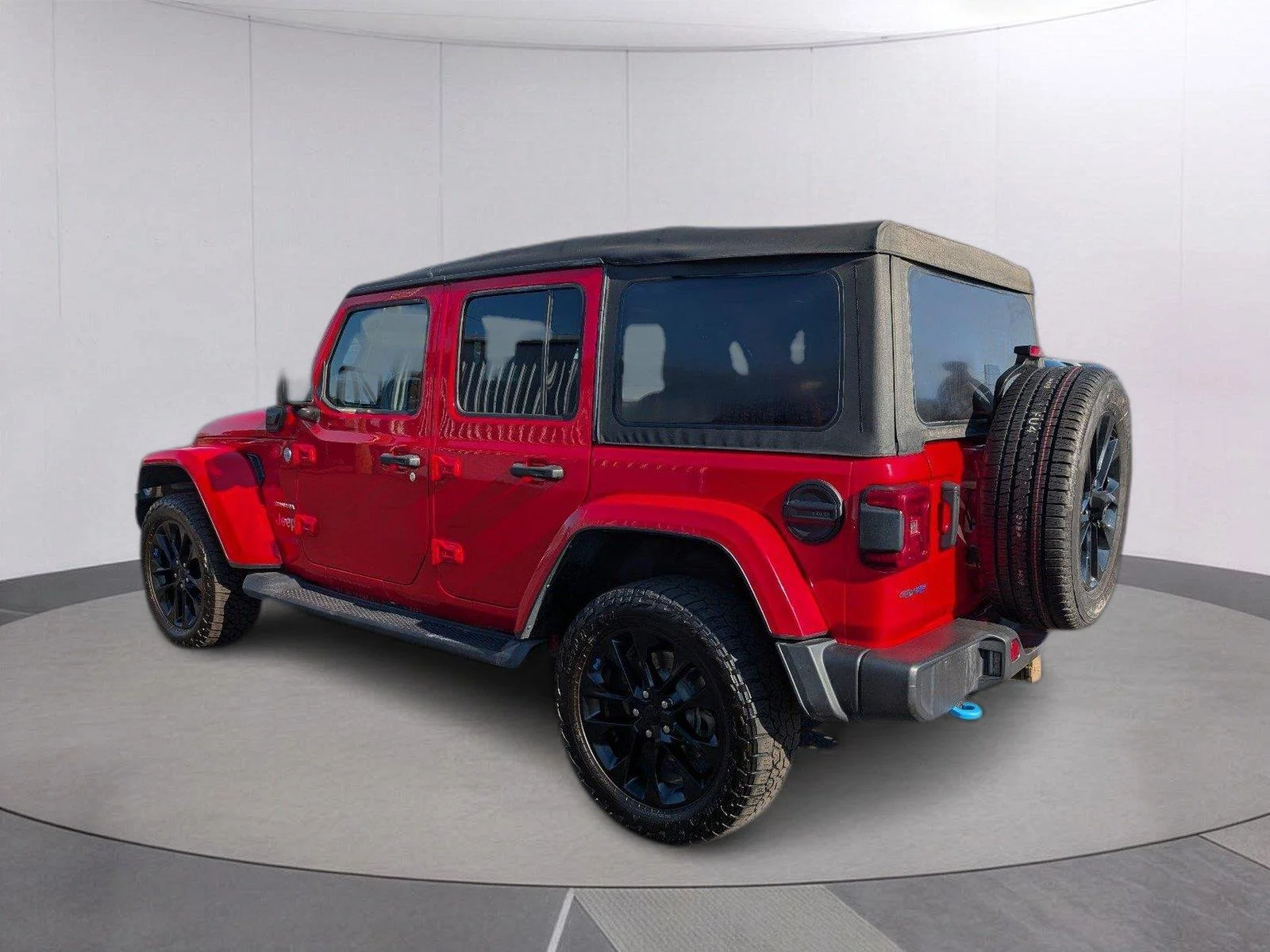 Used 2022 Firecracker Red Clearcoat Jeep Unlimited Sahara image 5