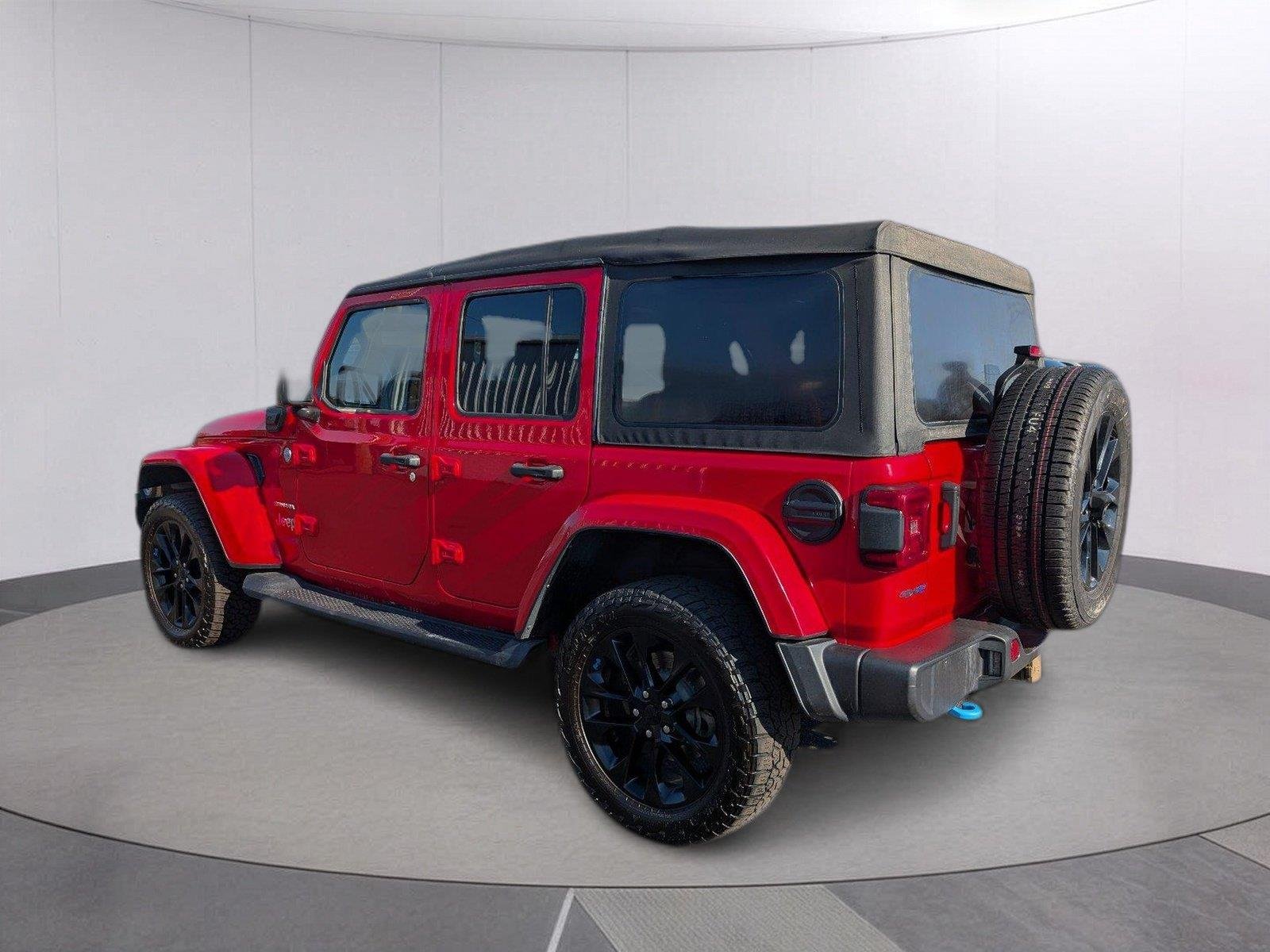 Used 2022 Firecracker Red Clearcoat Jeep Unlimited Sahara image 5