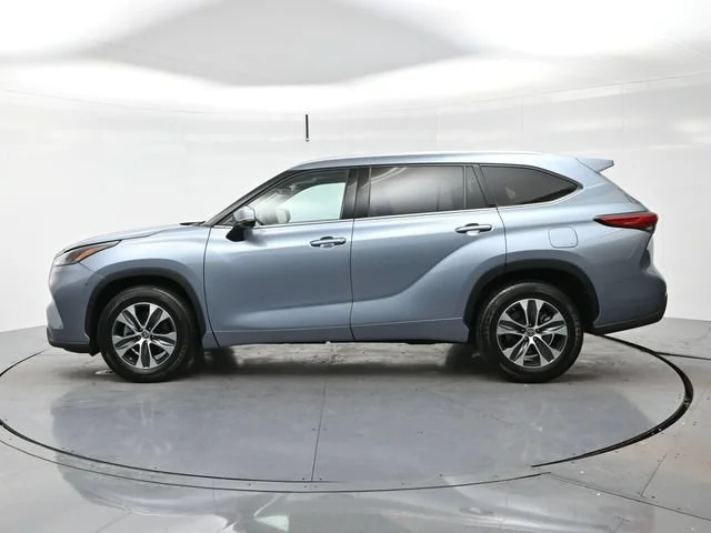Used 2022 Moon Dust Toyota XLE image 4