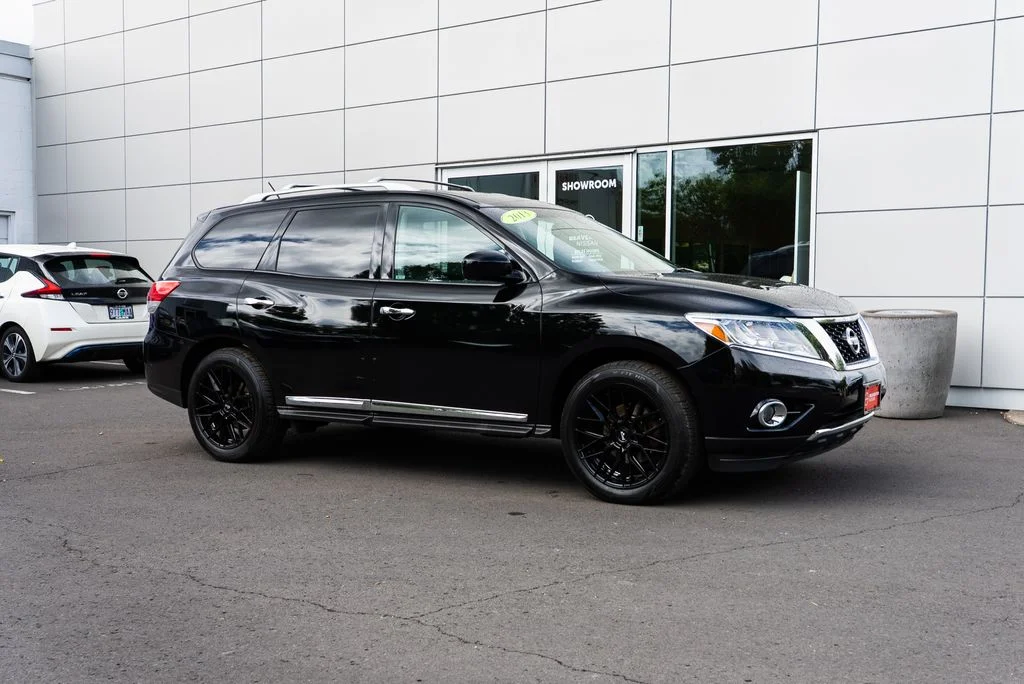 Used 2013 Black Nissan Platinum image 30