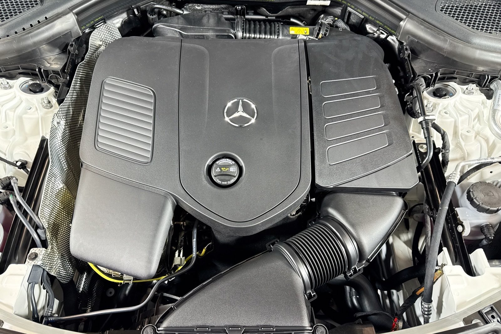 New 2026 Polar White Mercedes-Benz GLC 300 image 28