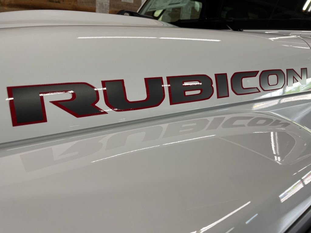 New 2026 Bright White Clear-Coat Exterior Paint Jeep Rubicon X image 12