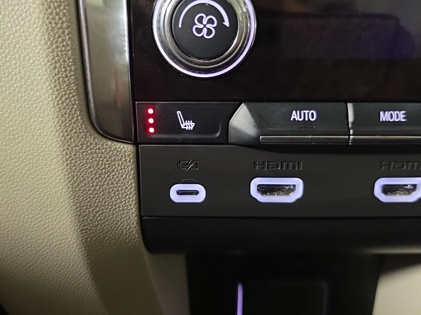 Used 2024 White Frost Tricoat GMC Denali image 35
