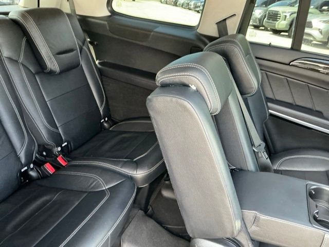 Used 2016 Gray Mercedes-Benz GL 550 image 30