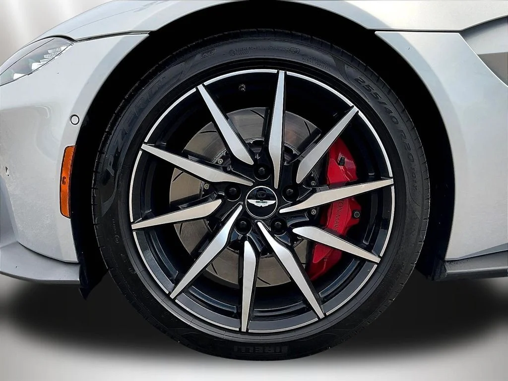 Used 2020  Aston Martin  image 31