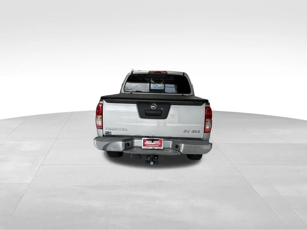 Used 2016 Silver Nissan SV image 4