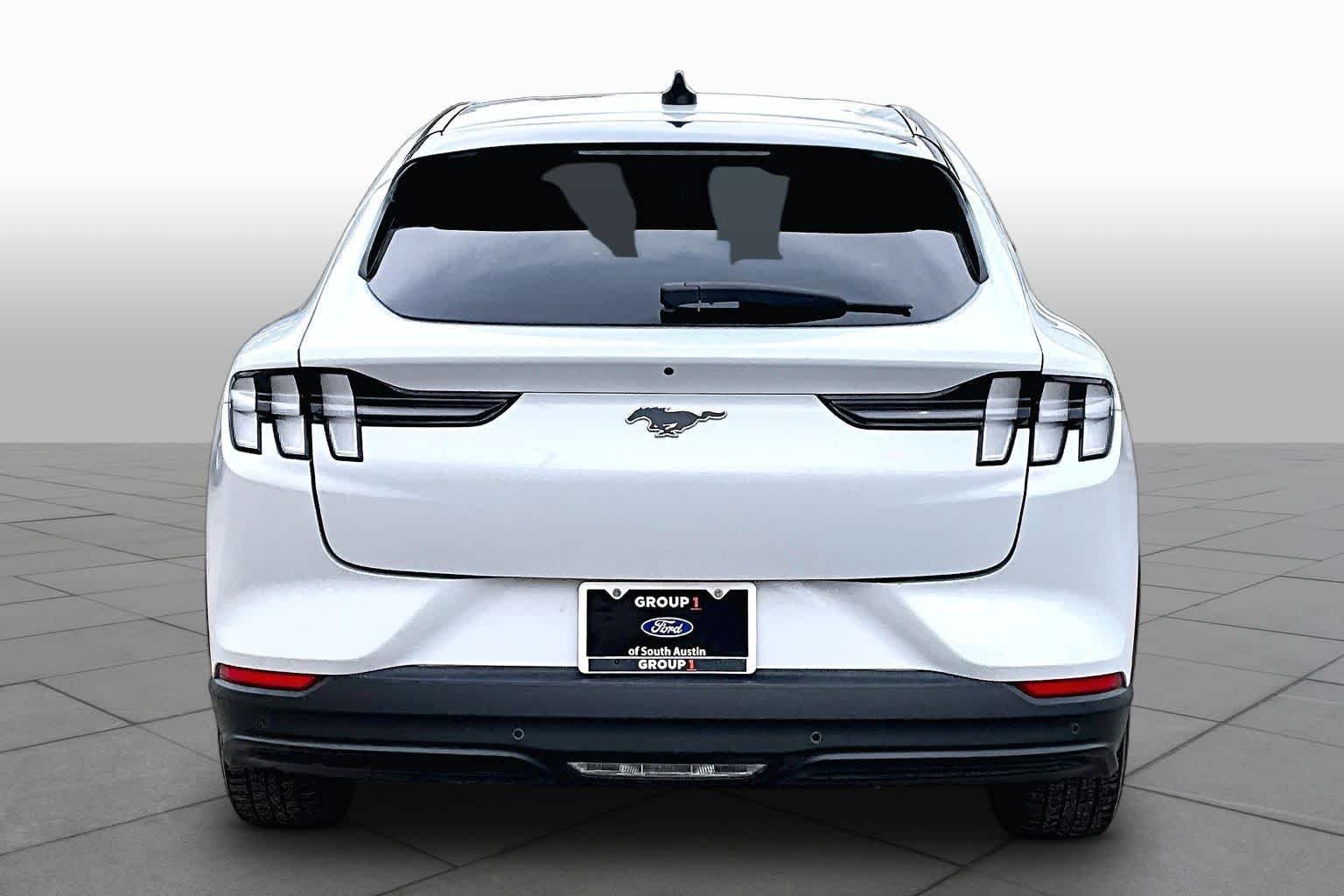 Used 2023 Space White Metallic Ford Select image 4