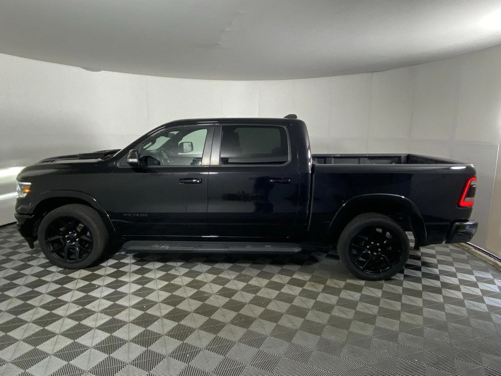 Used 2021 Diamond Black Crystal Pearlcoat Ram Laramie image 12