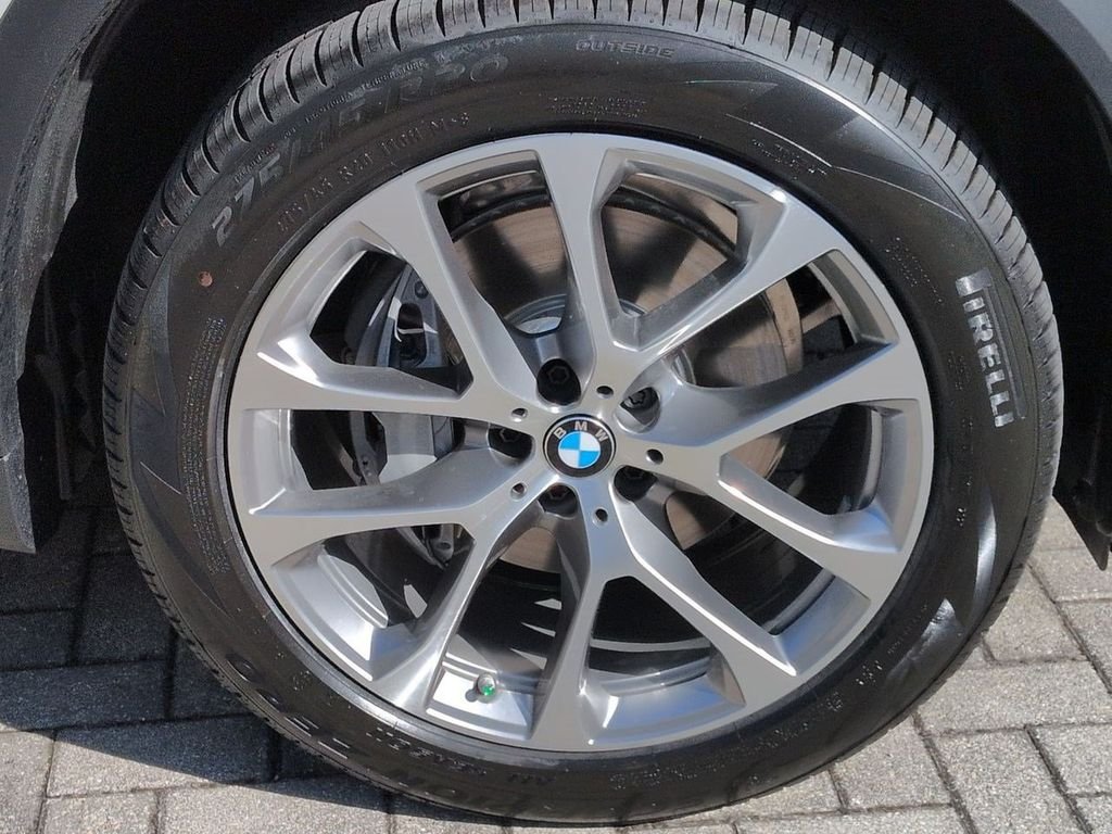 New 2026 Alpine White BMW xDrive40i image 11